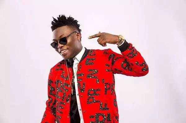 " If Another Mumu See This One Now, Una Go Start Drama ": Reekado Banks Comes For Fan